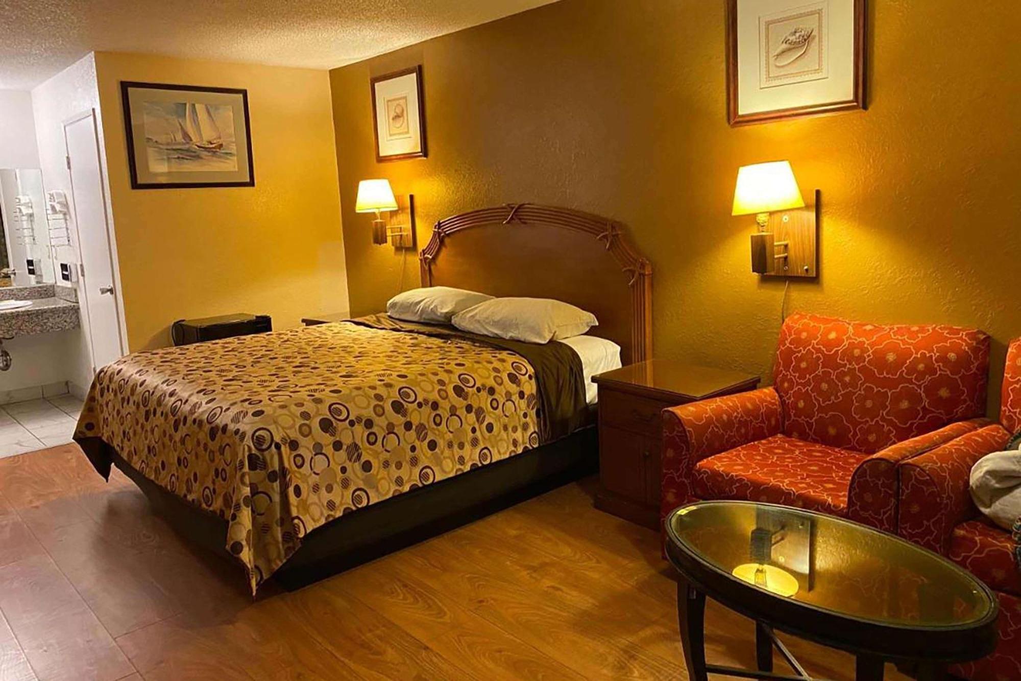 موتيل Howard Johnson By Wyndham أزوسا المظهر الخارجي الصورة